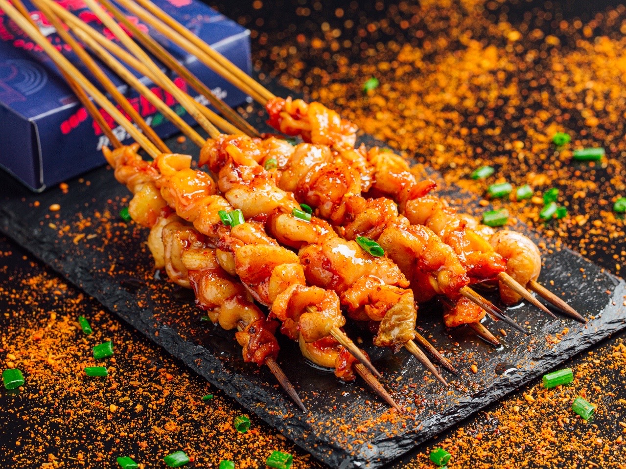 创业选烧烤店加盟又怎能少得了炭火匠人?