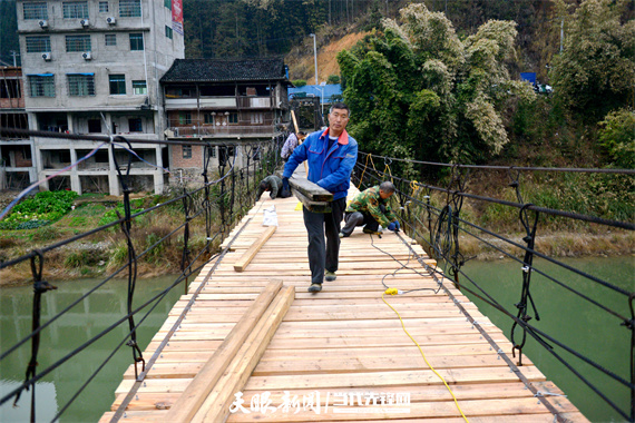 榕江寨蒿:吊桥焕新颜 共筑幸福路