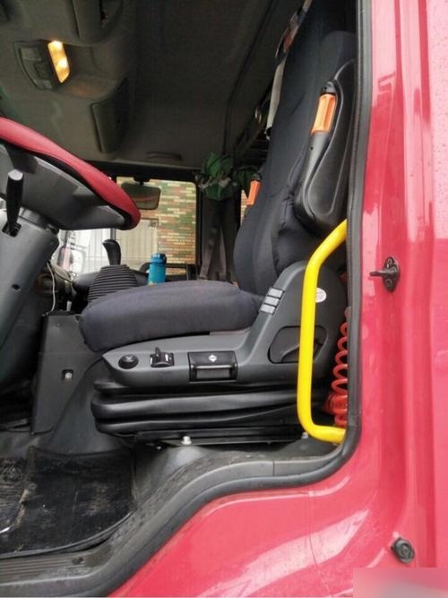 豪沃t7h气囊座椅咯吱响是怎么回事?