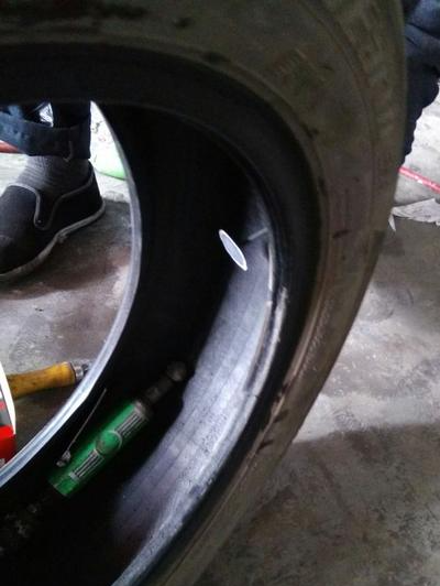 车胎被扎了个钉子补胎可以继续使用吗