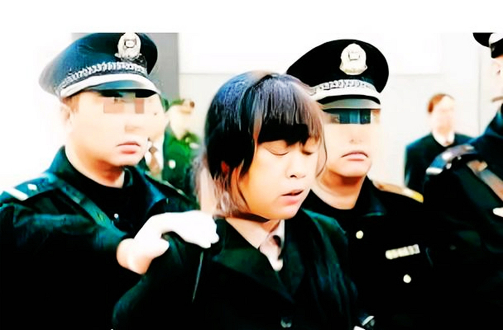 2013年,亲手杀害姐姐全家的凌小娟被判处死刑.
