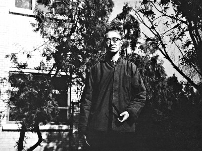 洪谦:暗随流水到天涯