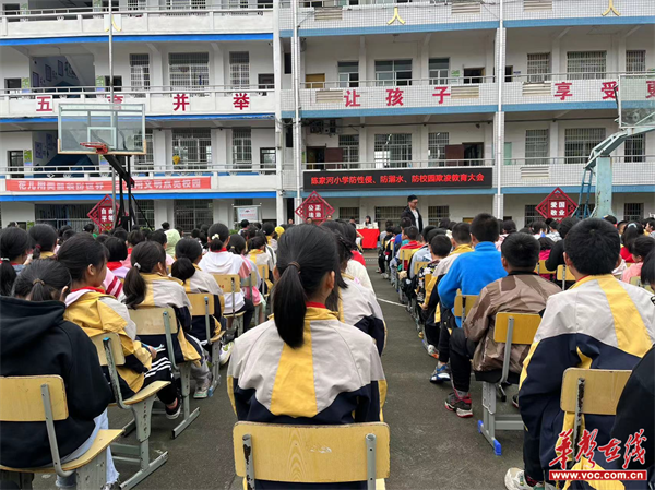 陈家河小学:用心护花成长 共创安全校园