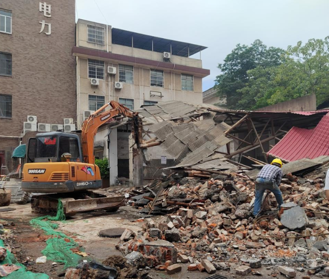 长沙市芙蓉区定王台街道解放中路一处过期临时建设顺利拆除