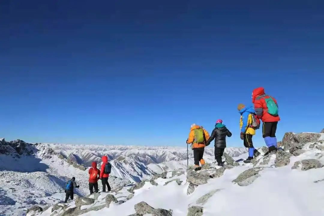 趣游四川滑雪乐园登山攀冰蜀国雪乡趣味无穷