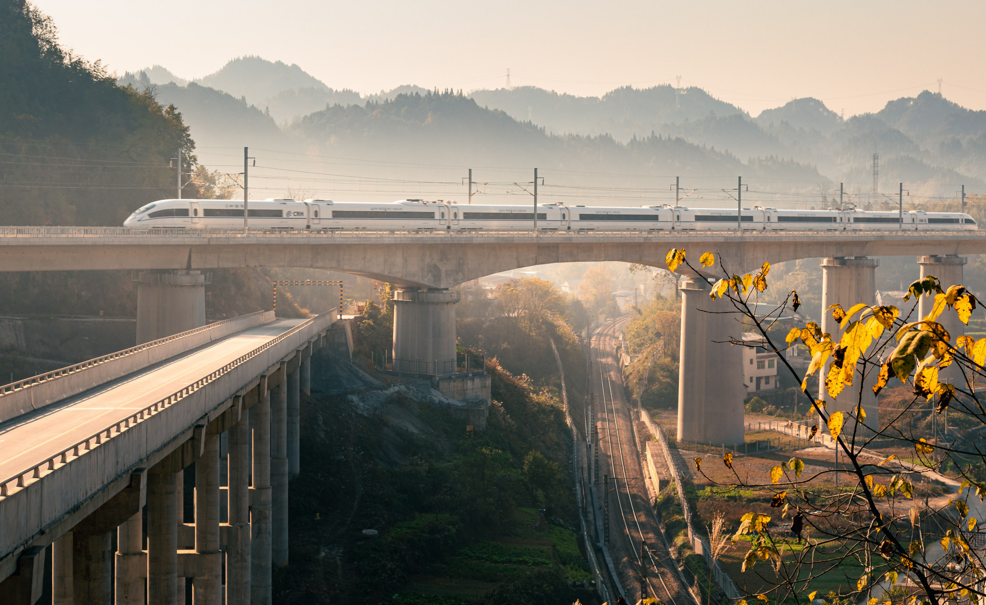 张吉怀高铁开通"满月" 日均发送1.08万人次