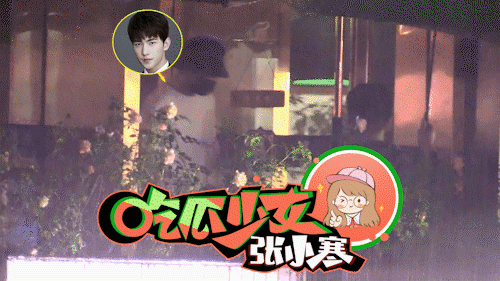 杨洋赵露思深夜冒雨约饭 饭后打伞乘车离开