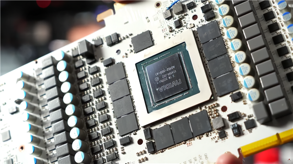 手工打造全球唯一RTX 4090 SUPER!3090Ti的身子、性能飙升40%