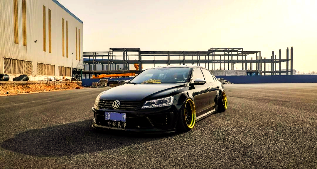 帕萨特改装成黑武士,家用商务新感觉!