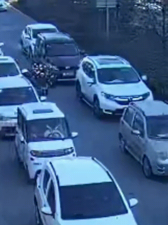 【平安出行】下车先观察 警惕“开门杀”-有驾 【平安出行】下车先观察 警惕“开门杀”-有驾