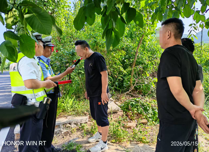 酒桌共饮同时酒驾，济南一对“好兄弟”被查 - 图1