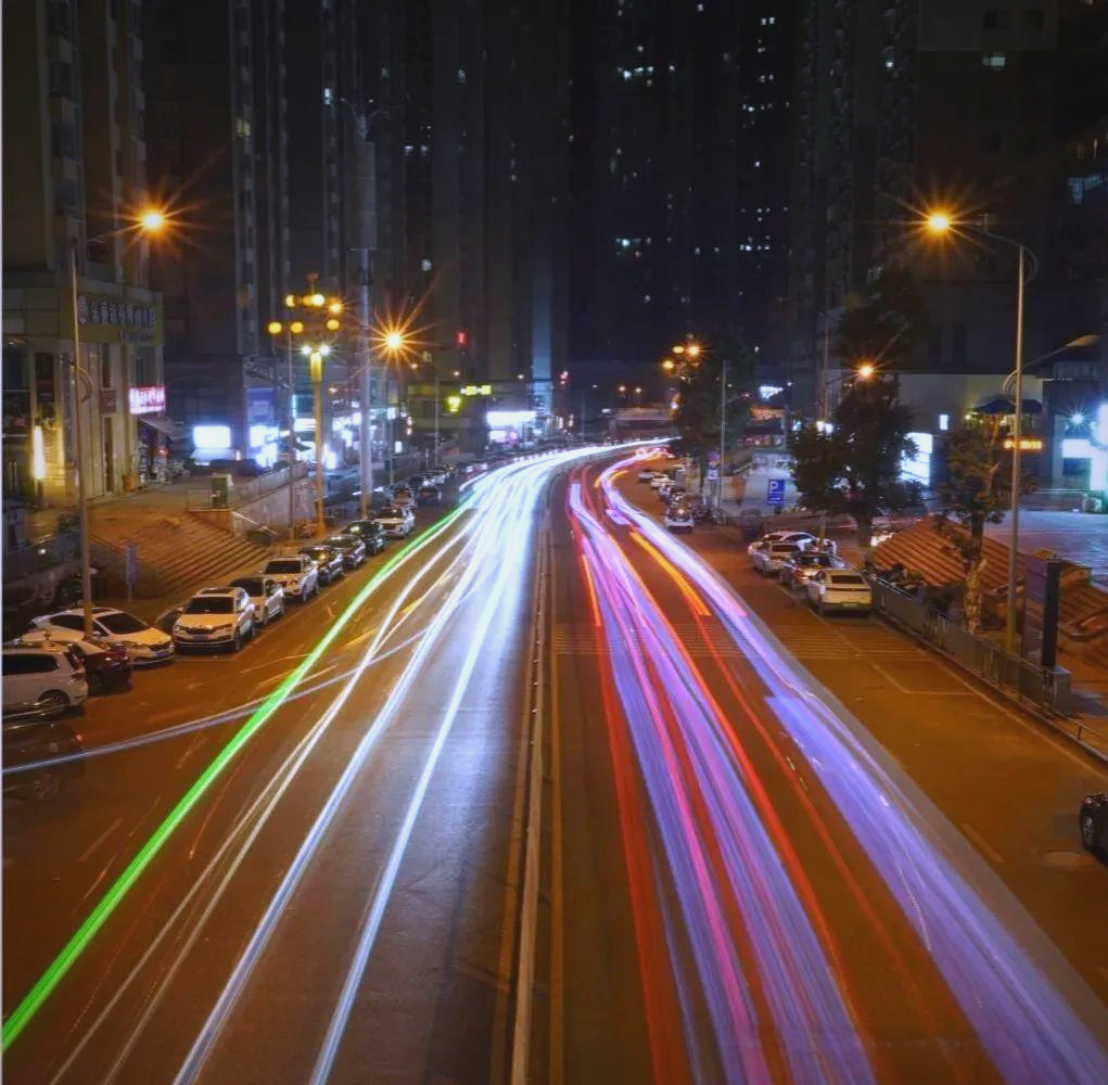 如何用手机拍摄迷人的车流光轨?