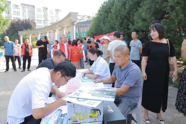 华州区瓜坡镇政府组织开展团体献血活动