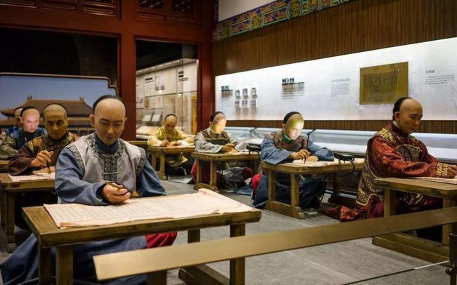 清朝的建制化转向:和珅跌倒不是嘉庆吃饱,而是满人本位主义破产