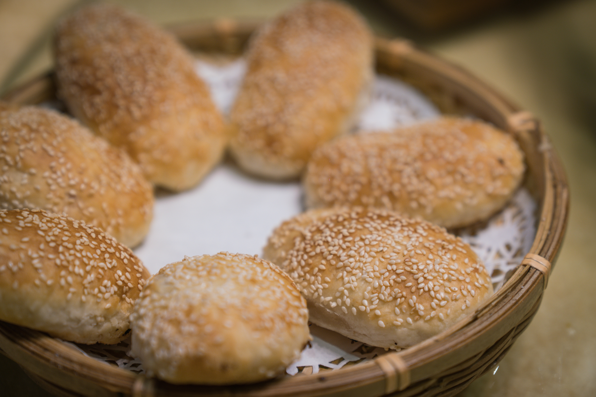 惠山油酥饼是江苏无锡惠山地区已有六百多年历史的传统名小吃,原名