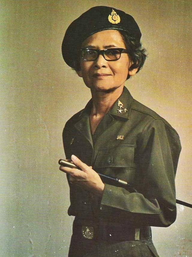 暹宫丽人(三)——记泰国诗纳卡琳王太后