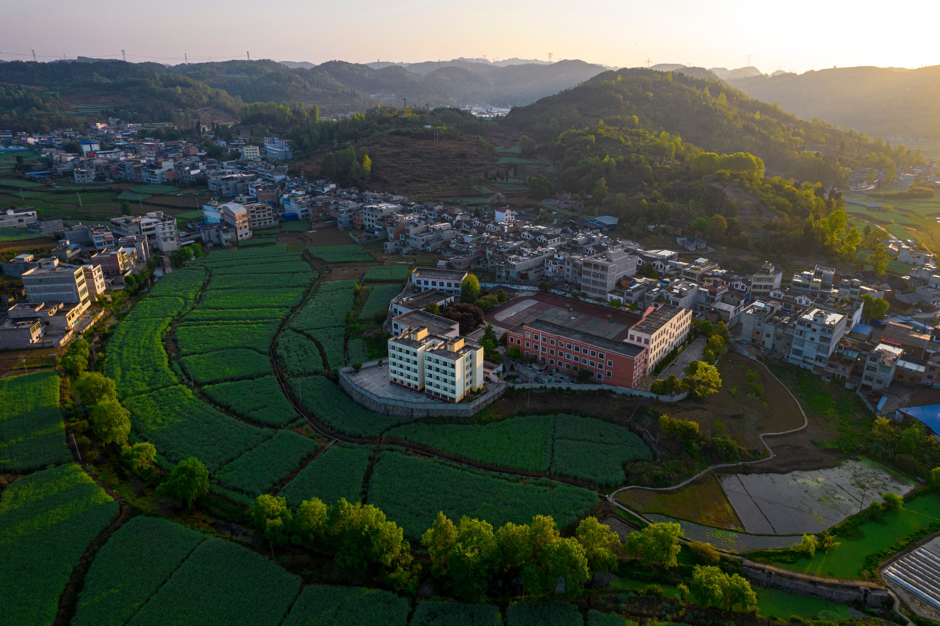 贵州黔西:美丽乡村景如画