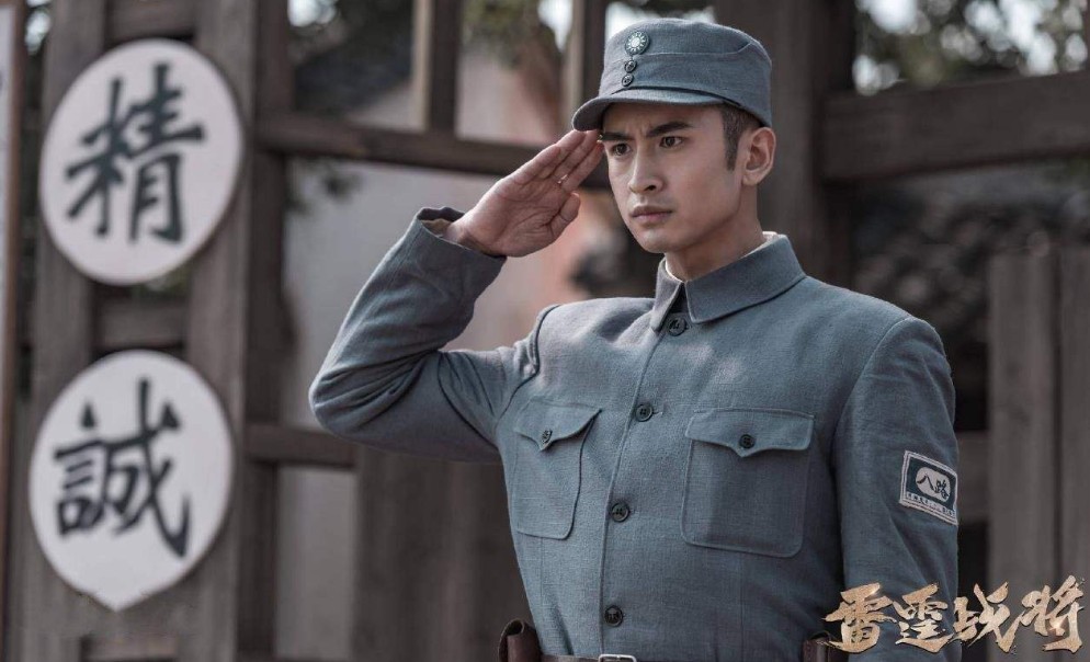 亮剑3:战场咖啡雪茄随身,紧身裙装齐上阵,"丝袜"女主不能忍