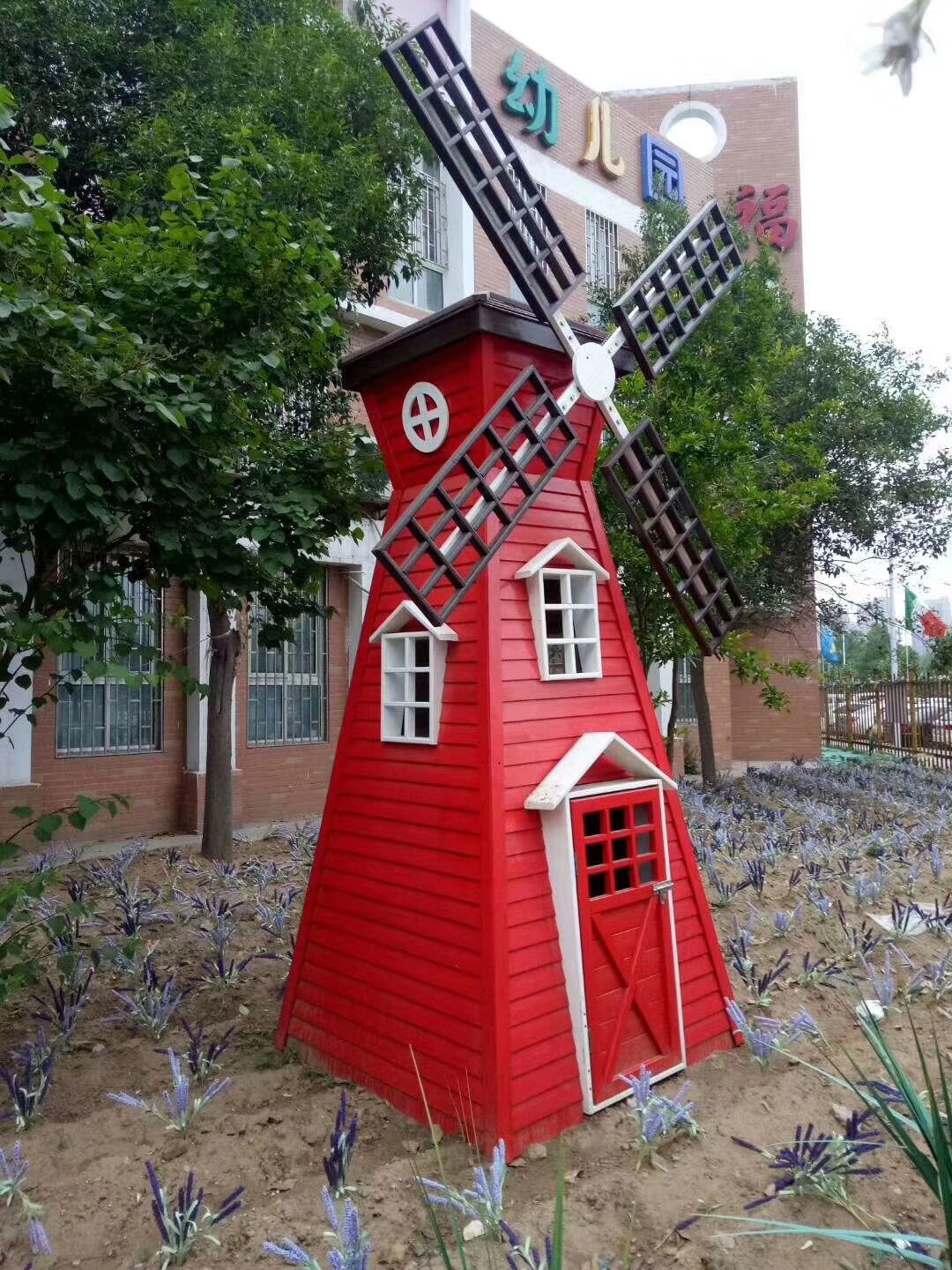 景观风车,花海防腐木风车,美陈布景摆设钢结构风车美化装点景区