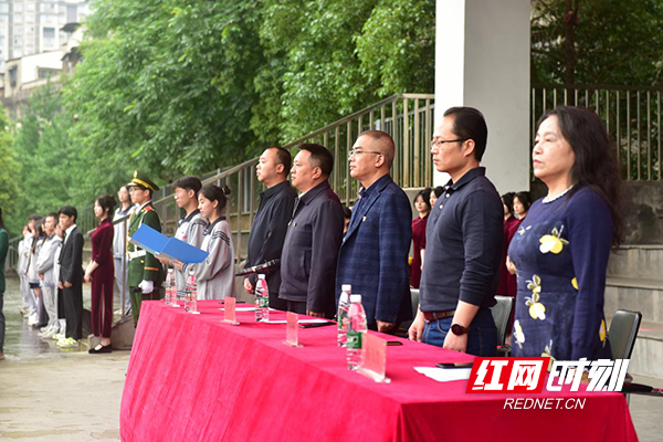 株洲市第十八中学举行高三成人礼仪式