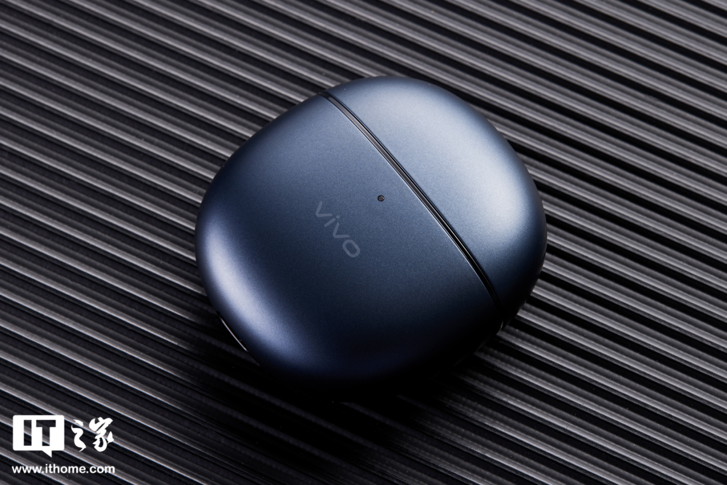 「it之家开箱」vivo tws air 真无线耳机原石蓝配色图赏