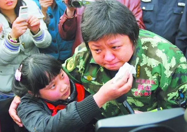 韩红救灾到底惹了谁?