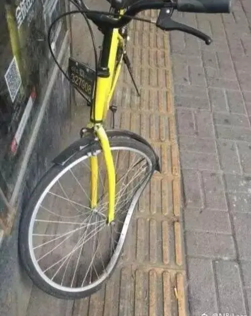 自行车轮胎歪了怎么办