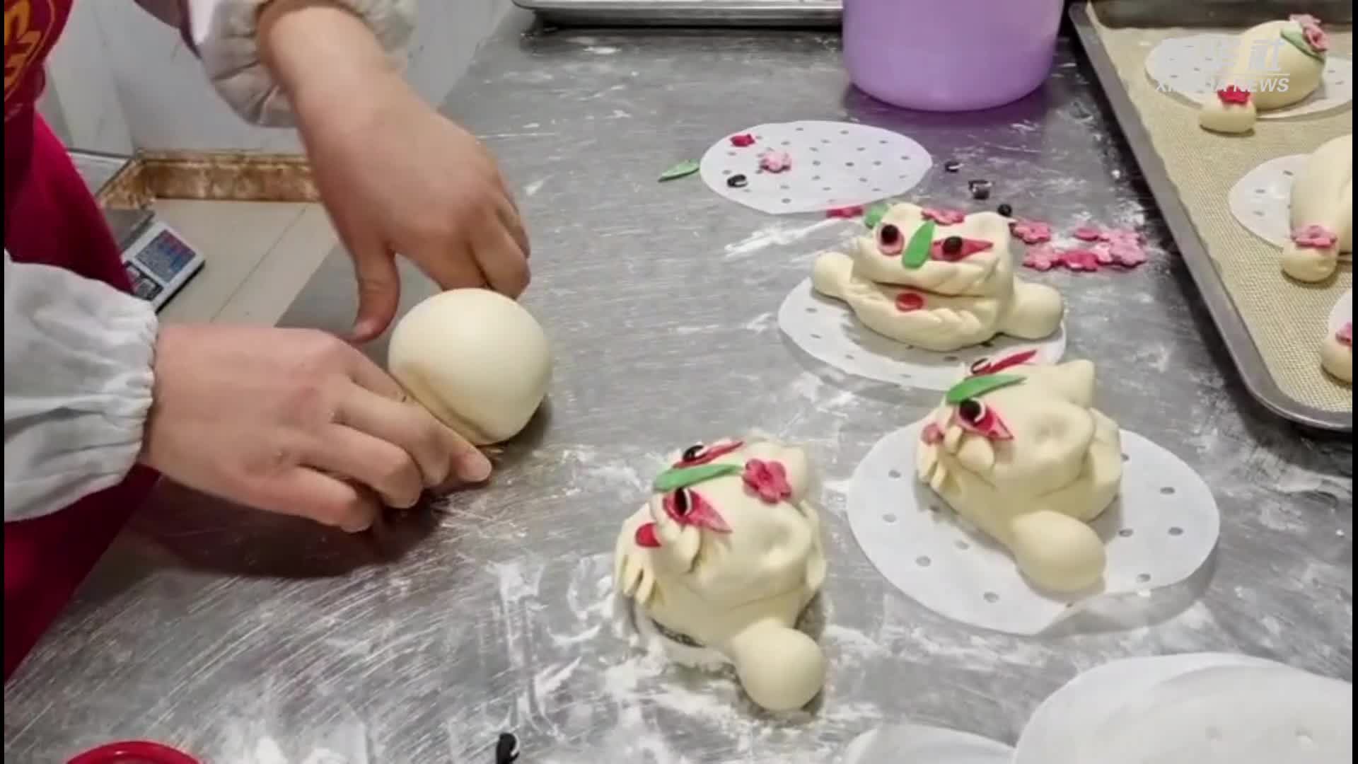 山东荣成虎头花饽饽制作忙