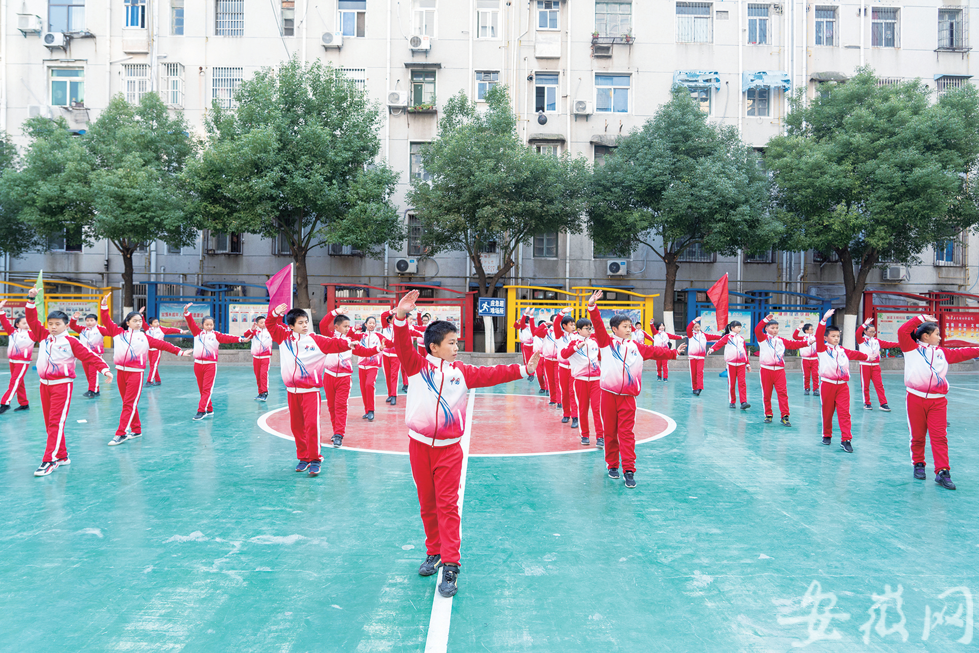 合肥市虹桥小学成功举办第二届校园武术操比赛