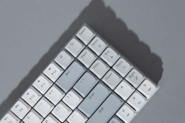 应该试试新的手感——绿联ku102矮轴机械键盘