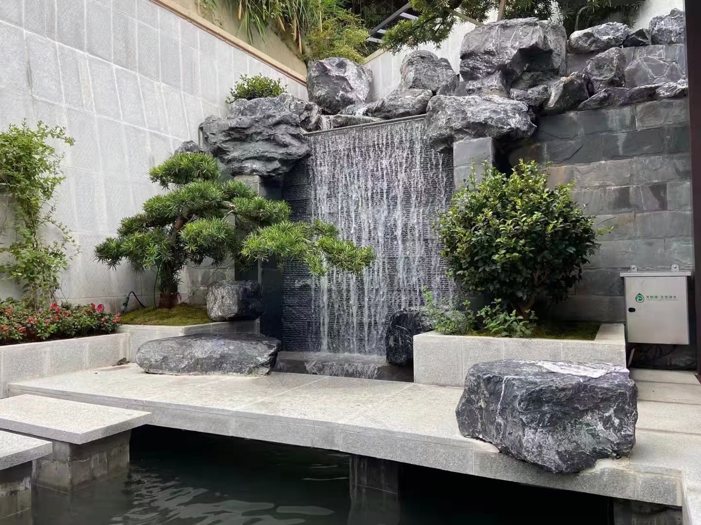 3000吨黑山石图片,黑山石为什么那么多人喜欢,茂名黑山石假山