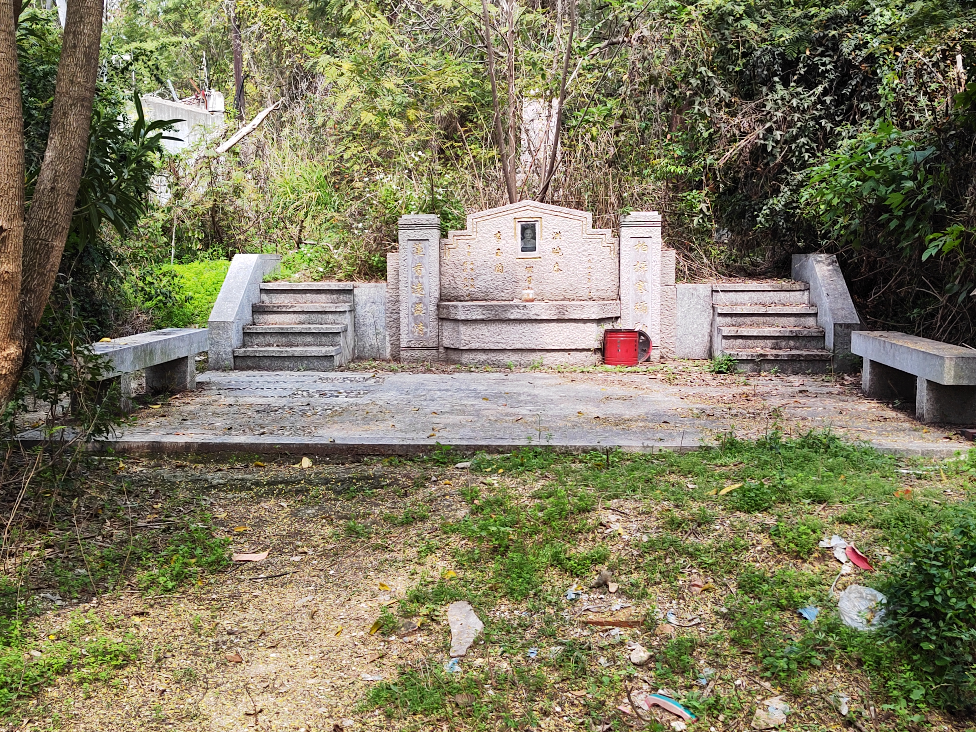 厦门有座"不争公园",园中老子雕塑重约5吨,园内还藏着一座坟