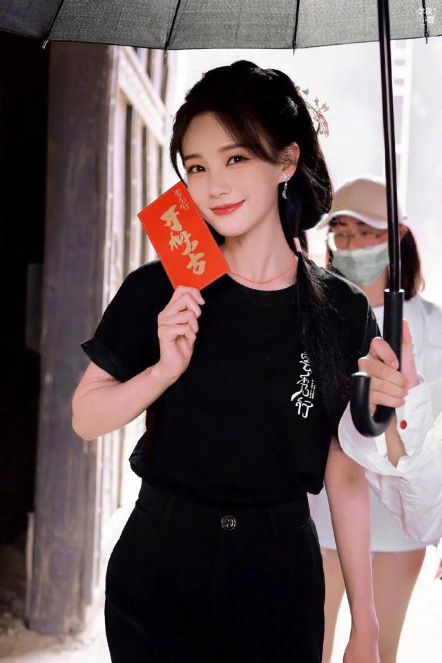 真人版彩云国物语云秀行 女主开机头套造型