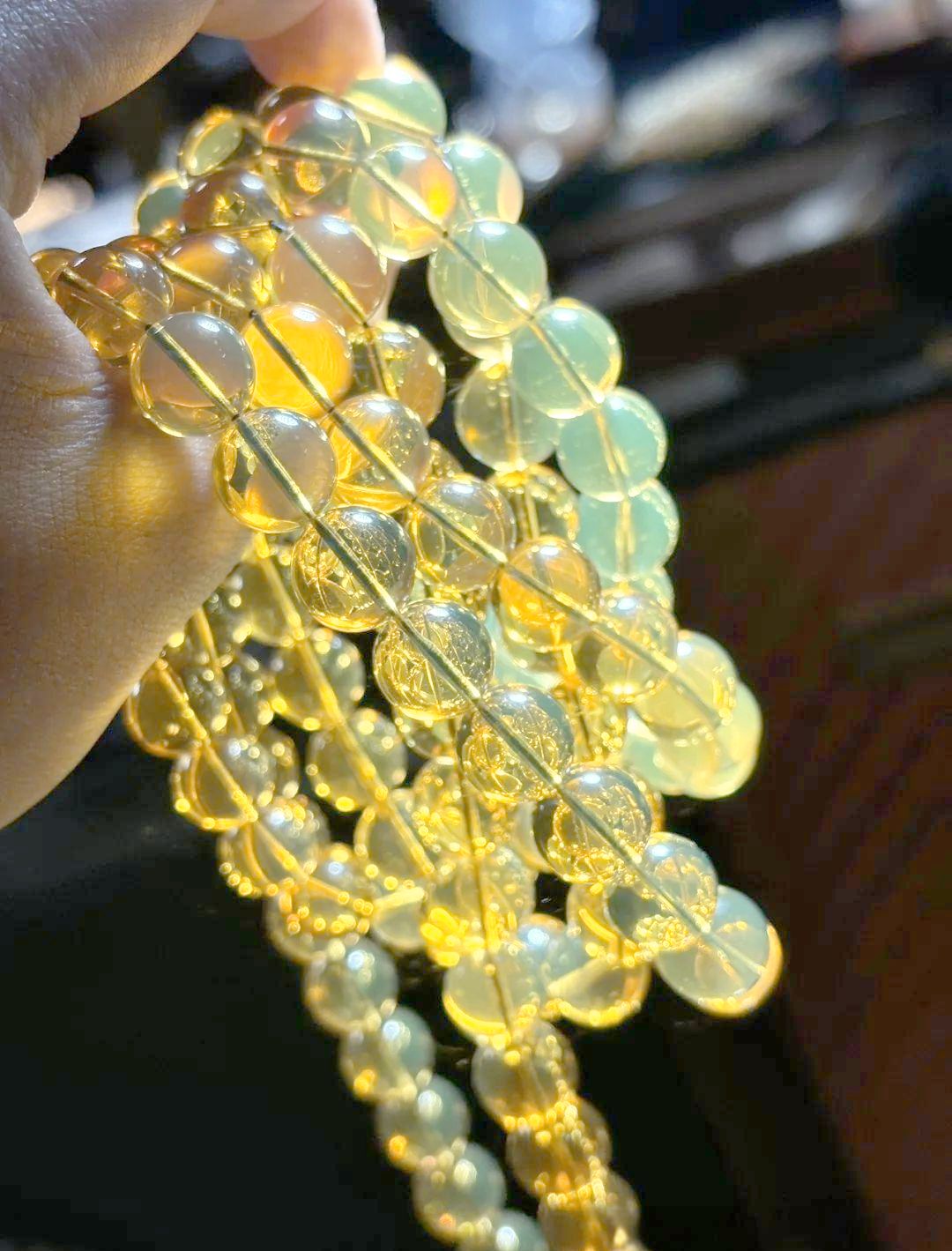 揭秘缅甸琥珀的丰富品种与选购指南