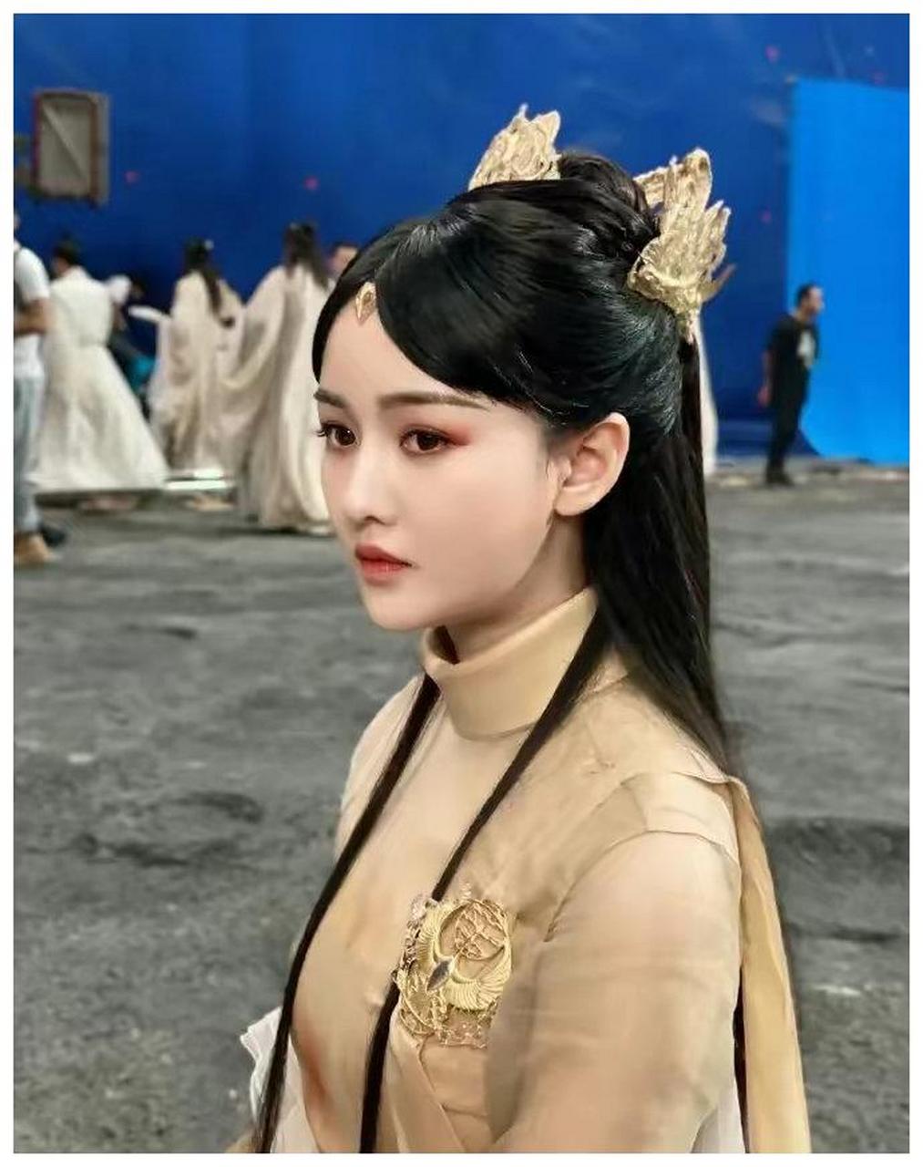 《苍兰诀》里的三生姑姑扮演者是黄馨瑶,这位演员长的跟郑爽太像了