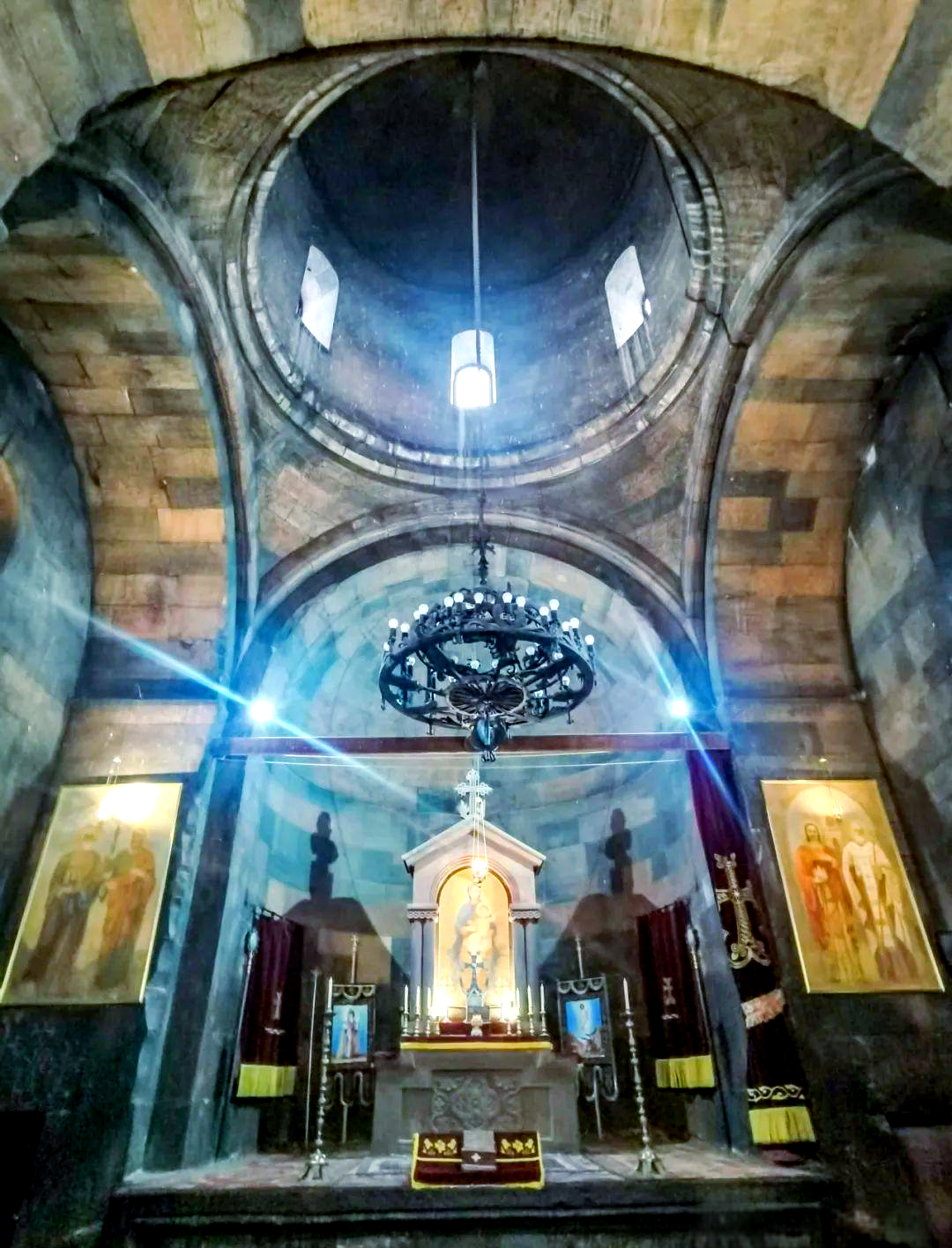 塞凡湖畔的黑色寺院与深坑修道院探秘