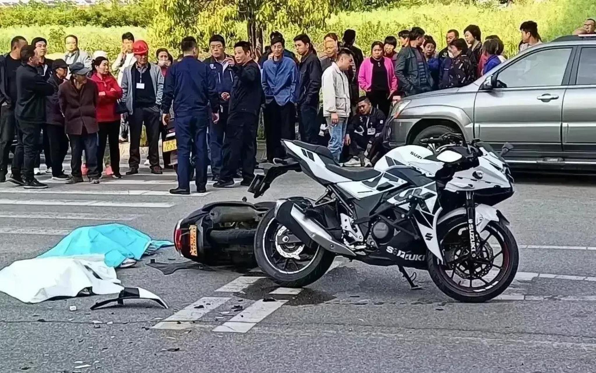 陕西汉中4月26号发生了一起惨烈的摩托车相撞的事故,直接造成了一个