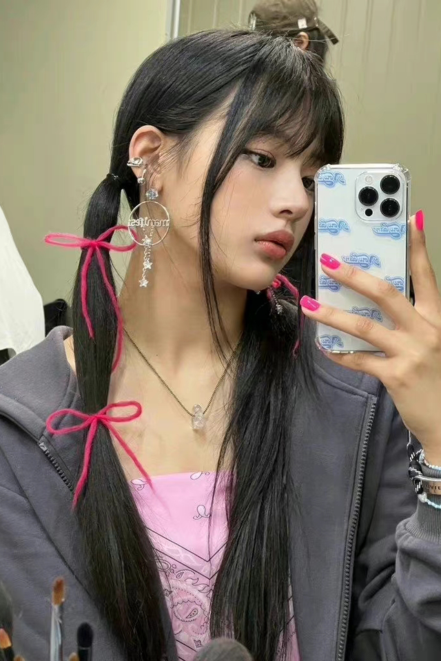 韩国妹子!脸蛋太幼了吧,性感火辣的大红唇