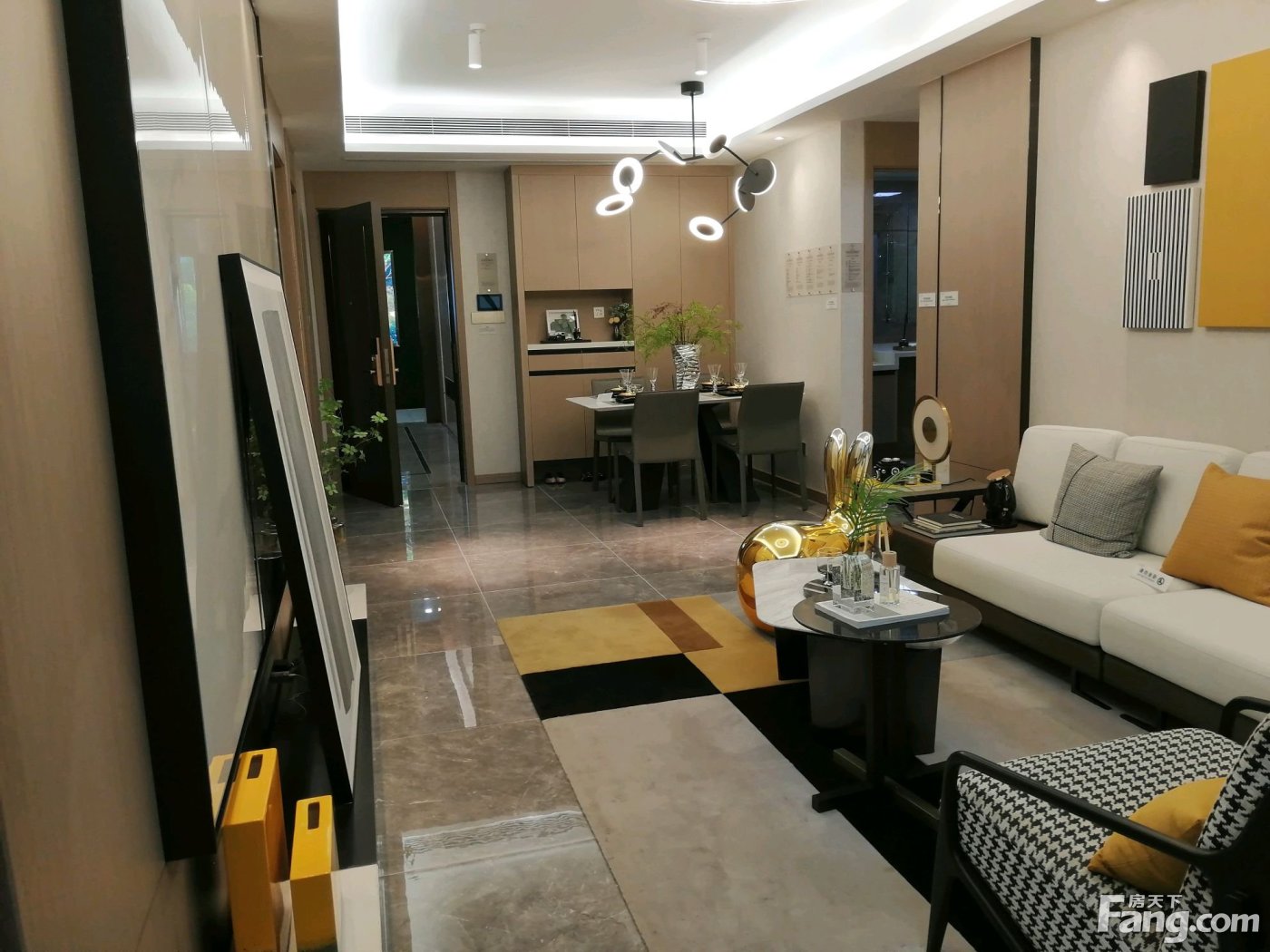 卓越坊新拍现场图片,实时了解楼盘新动态!