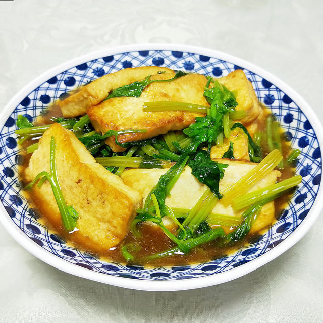 芹菜炒豆腐,即简单又好吃的做法