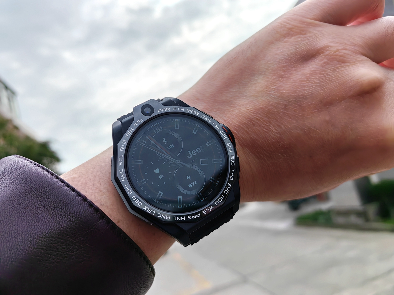 jeep车同品牌智能手表新品评测,神还原进气格栅可独立通话