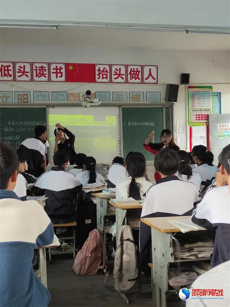 洞口县黄桥镇中学开展理化生科目教研活动