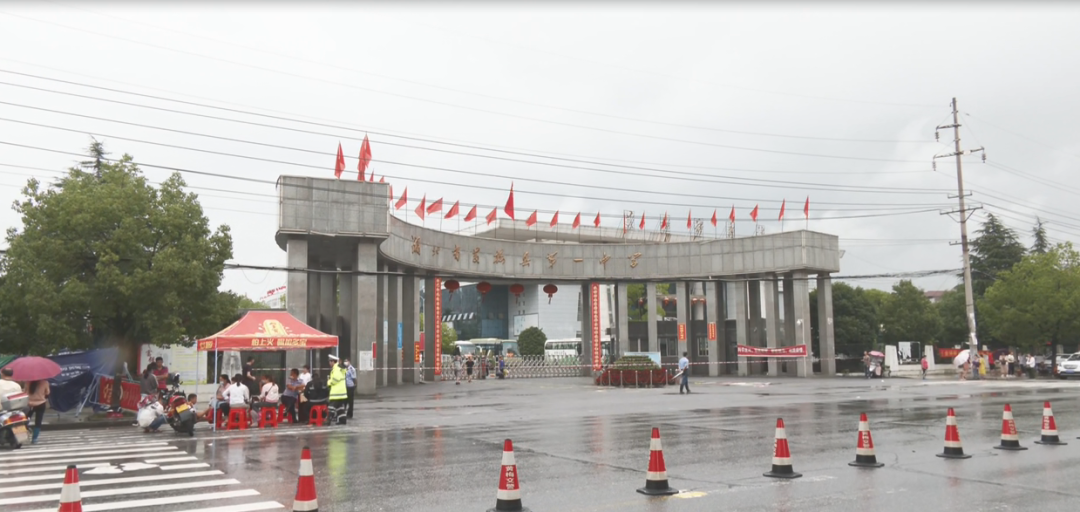 爸爸游泳背女儿参加高考?真相更让人泪目