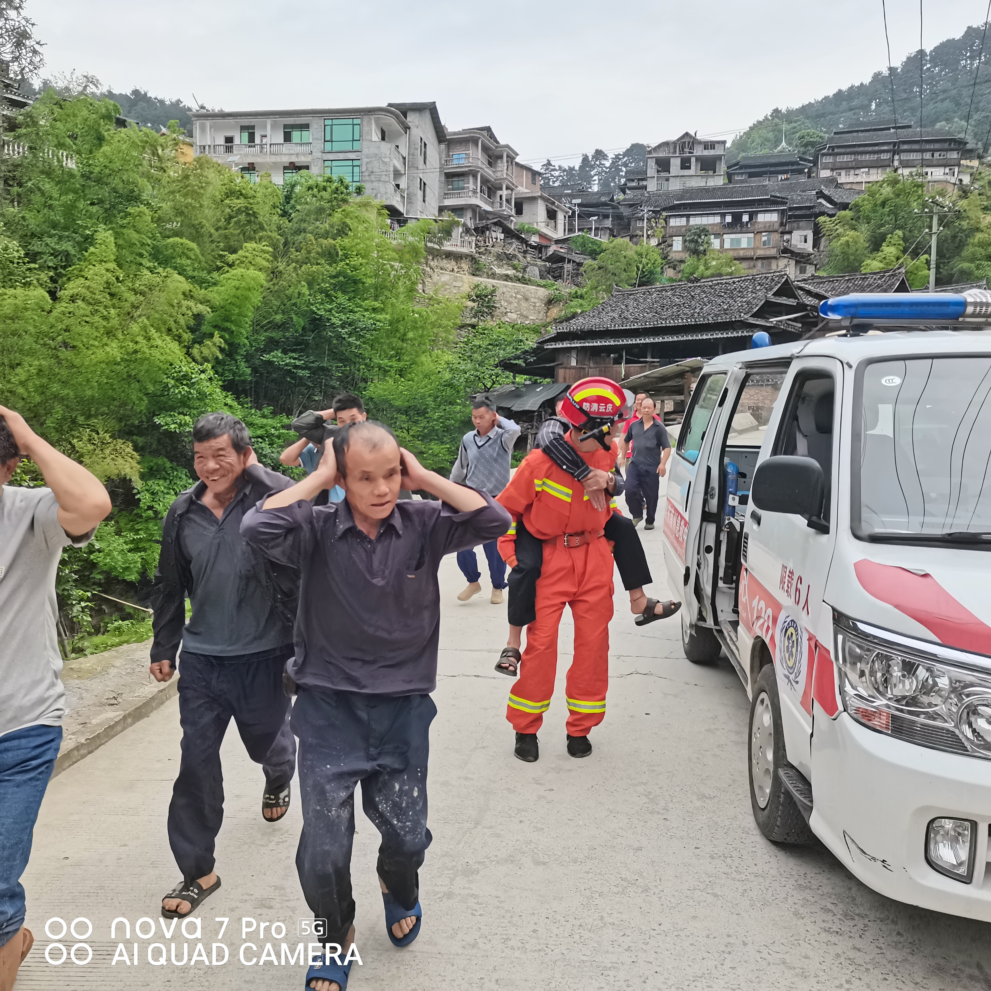 从江县庆云镇到传统村落开展防汛地质灾害应急演练