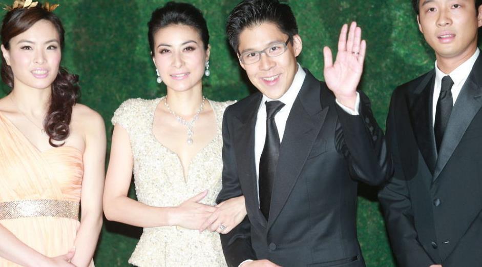 曝郭晶晶这张结婚照太漂亮了,强大的伴娘团,她坐中间像皇室公主