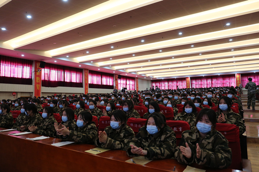 周虎震教授应邀到保定市科技中等专业学校作"开学第一课"报告