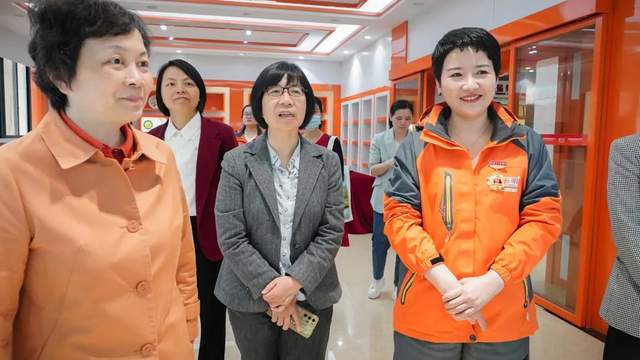 张丽芬同志被授予"福建省三八红旗手"称号!