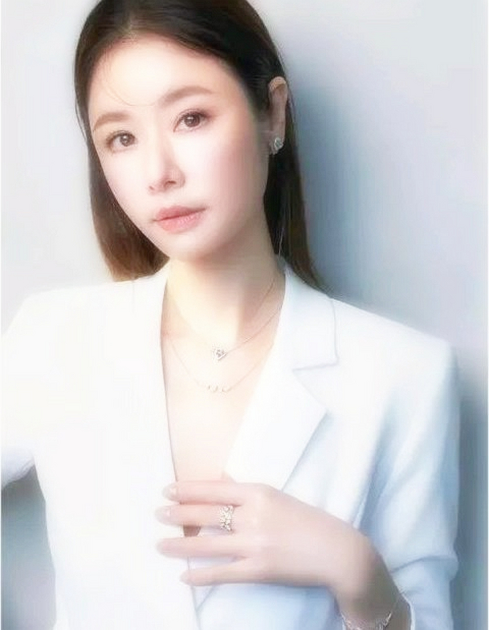 林心如 林心如,1980年10月17日出生于台湾台北市,中国影视女演员,歌手