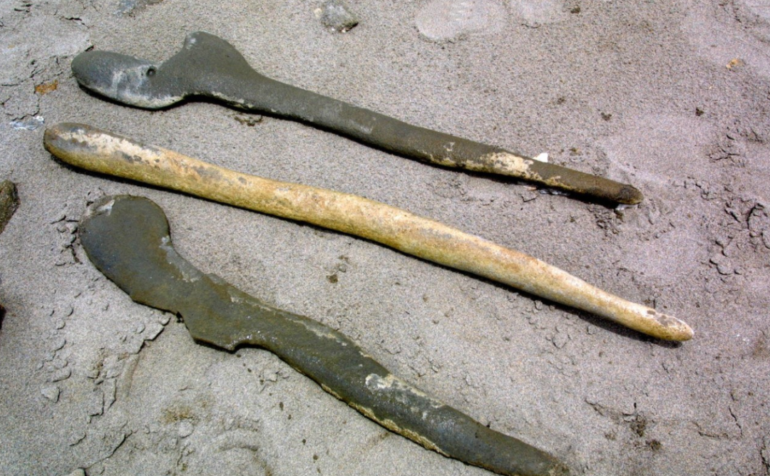 白公山之谜:距今15万年,百米铁管贯穿山体,成因至今未解