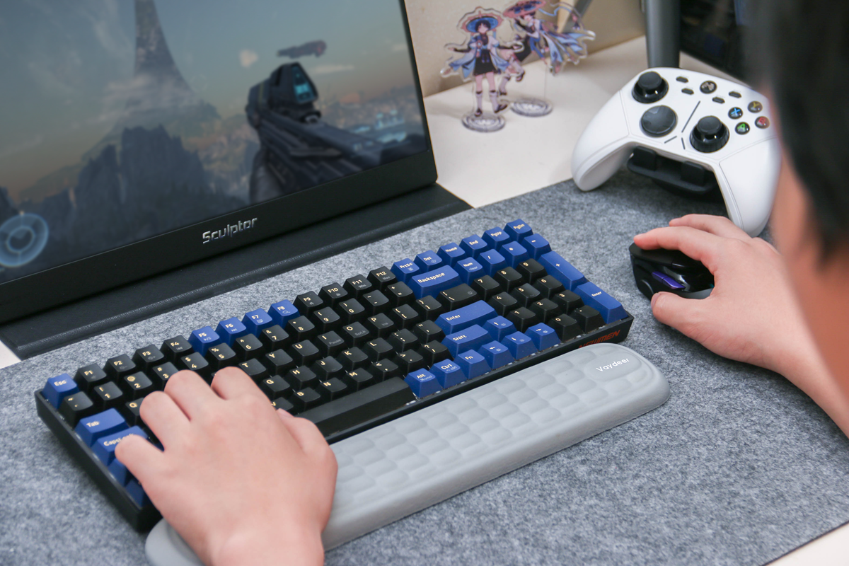 首款屏显鼠标,你肯定没见过!雷柏vt960pro电竞无线游戏鼠标评测